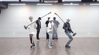 BTS V, Jungkook, Jimin And Others Groove To Aayi Nai Song From Stree 2; Killer Moves Win Desi ARMY | Viral Video